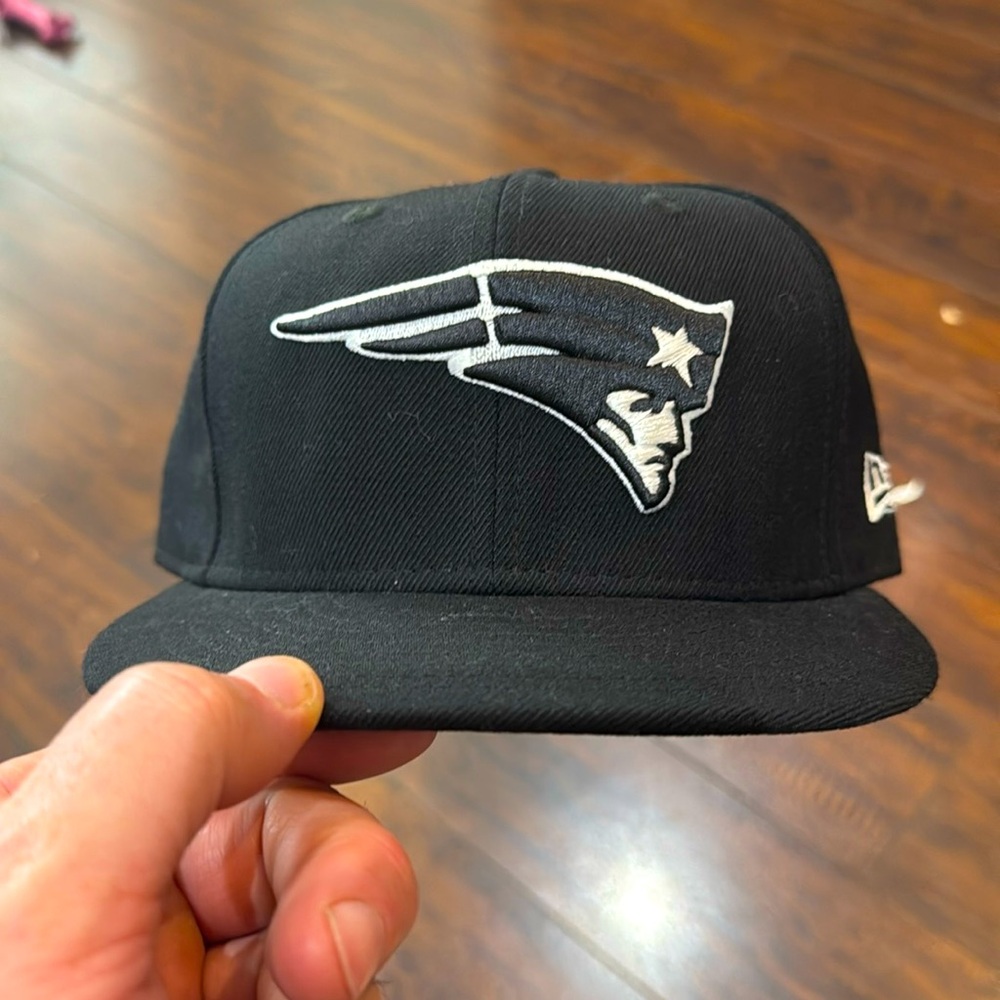 New England Patriots New Era fitted hat 
Size 7 3/8